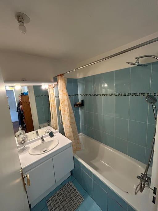 Appartement Spacieux Et Lumineux Aux Portes De Paris - Ideal Pour Visiter Et Se Reposer Bondy Exterior photo